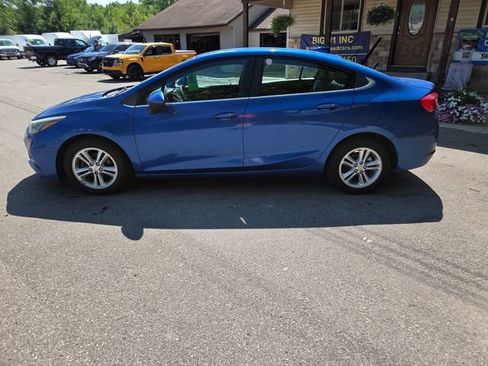 Used 2016 Chevrolet Cruze LT w/ Convenience Package FWD image 3