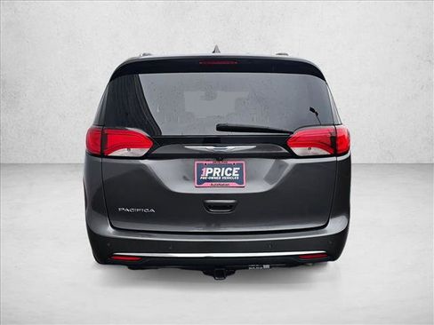 Used 2017 Chrysler Pacifica Touring-L Plus w/ Advanced Safetytec Group image 4