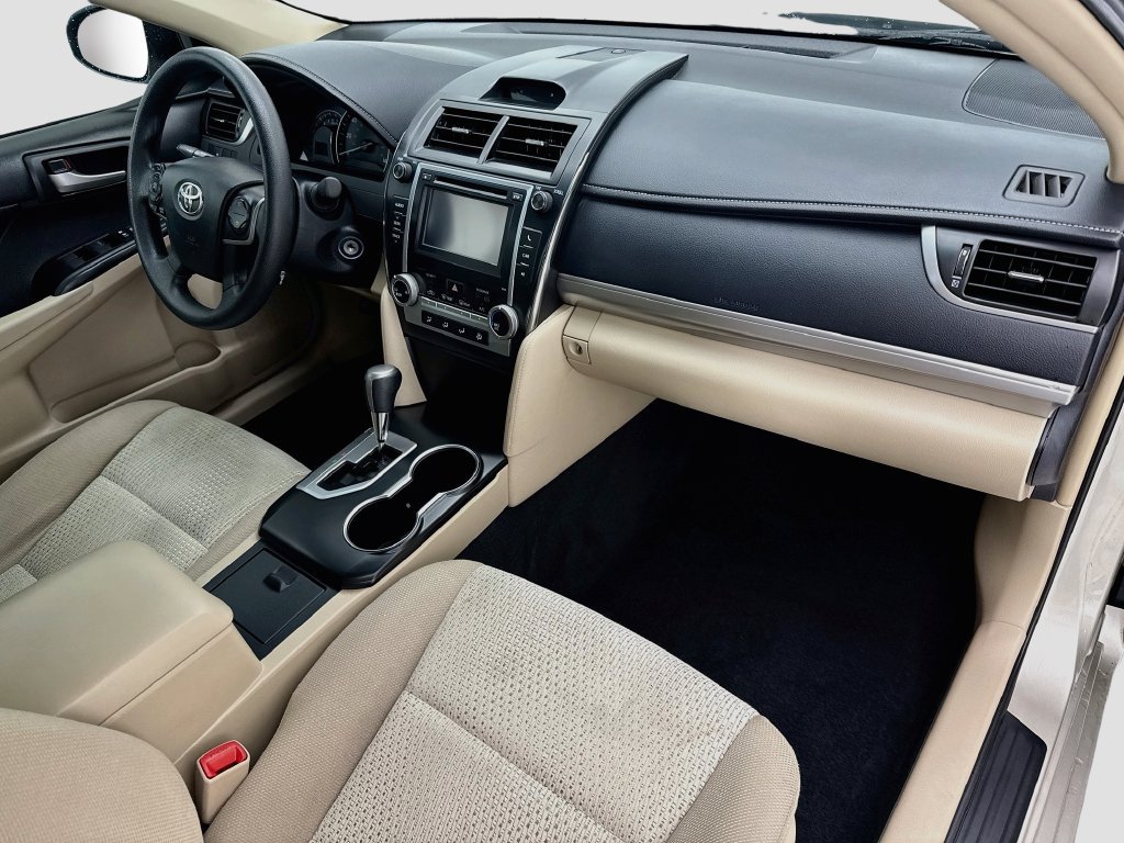 Used 2014 Toyota Camry LE FWD image 14
