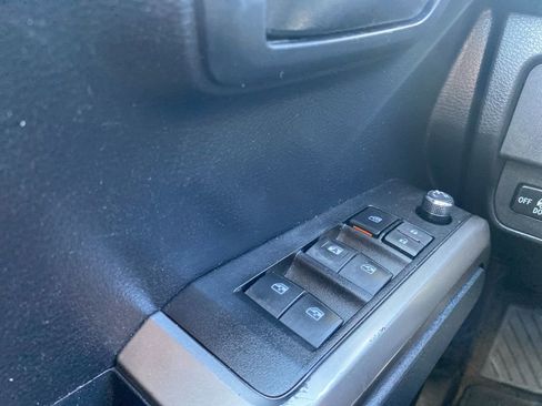 Used 2018 Toyota Tacoma SR5 image 24