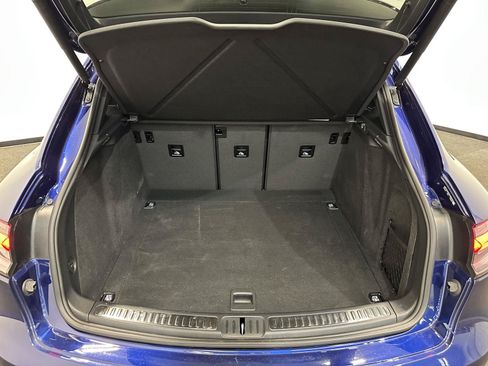 Certified 2026 Porsche Macan AWD/4WD image 37