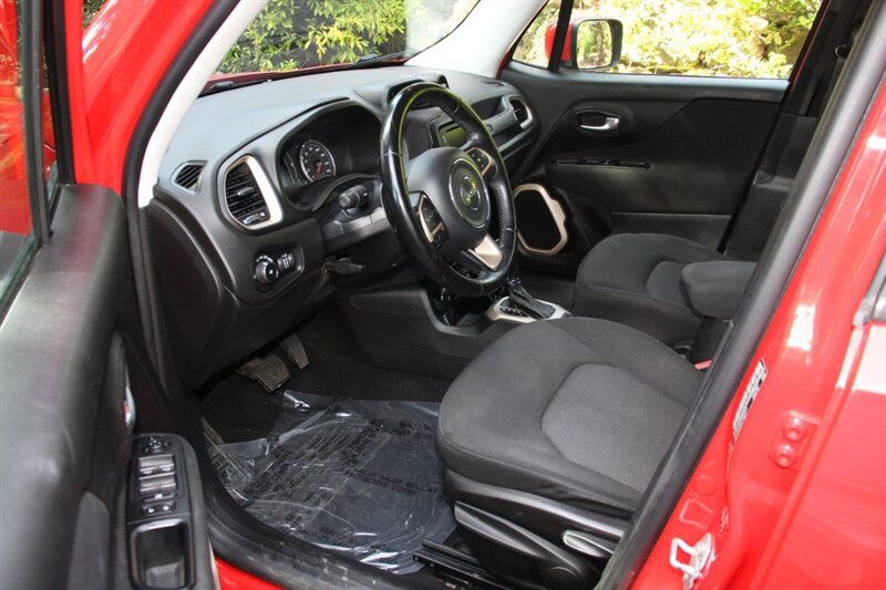 Used 2016 Jeep Renegade Latitude AWD/4WD image 4