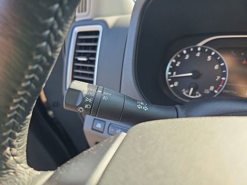 Used 2024 Nissan Frontier SL w/ Technology Package image 28