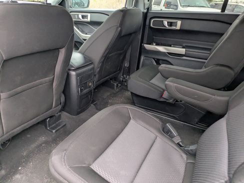 Used 2023 Ford Explorer XLT AWD/4WD image 13