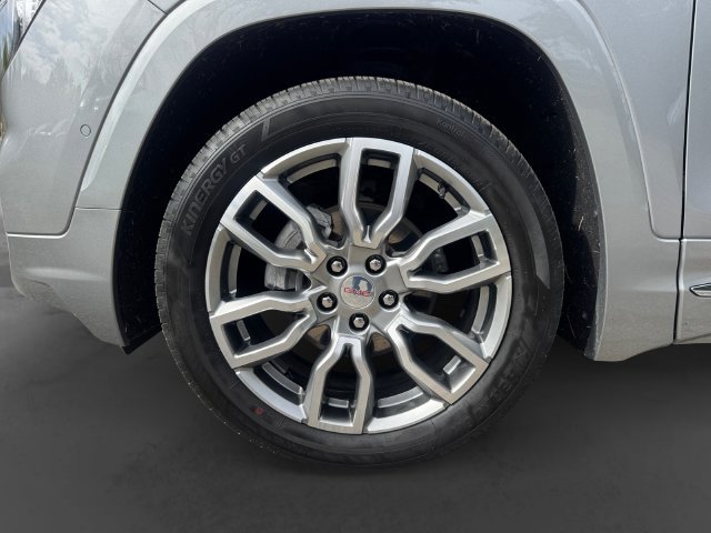 Used 2024 GMC Terrain Denali w/ Denali Premium Package AWD/4WD image 7