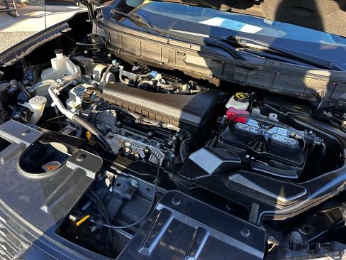 Used 2018 Nissan Rogue SV w/ Premium Package image 40