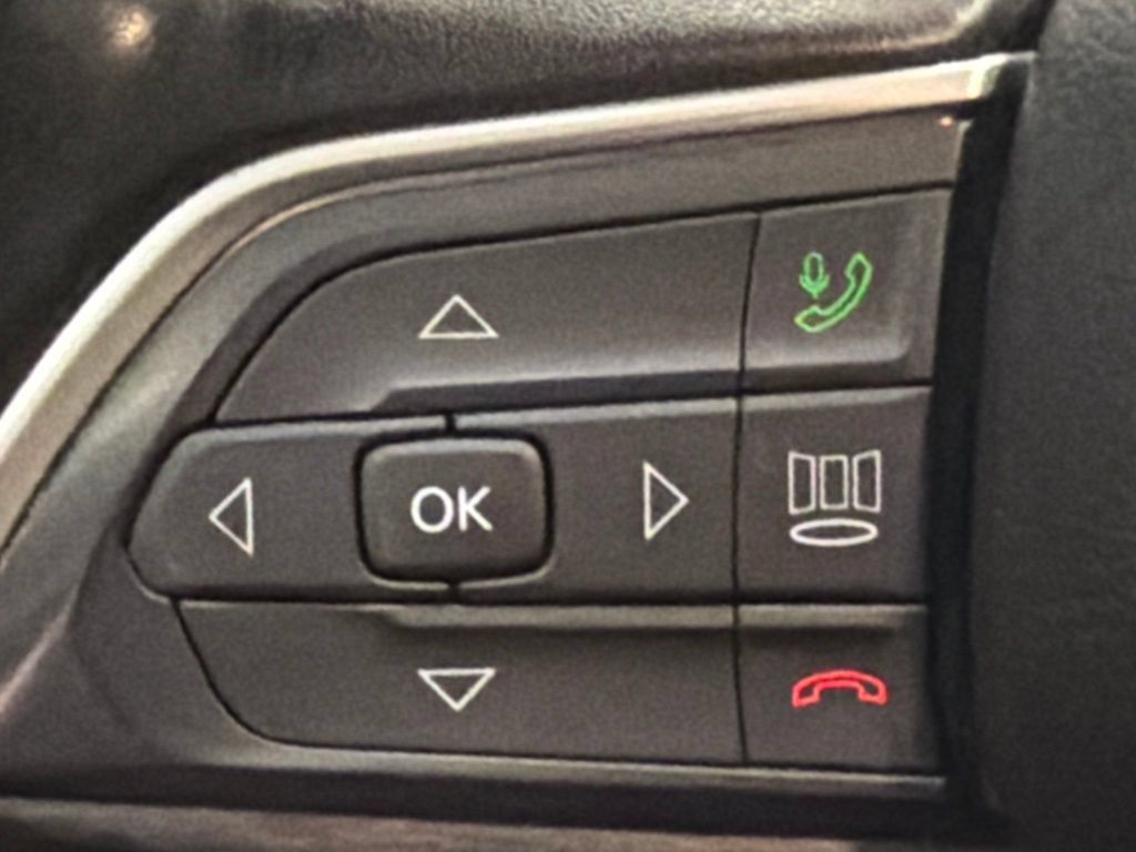 Used 2021 Jeep Grand Cherokee L Limited AWD/4WD image 23
