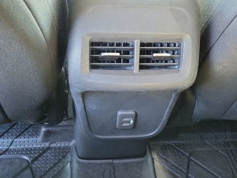 Used 2020 Chevrolet Equinox LT w/ Driver Convenience Package image 18