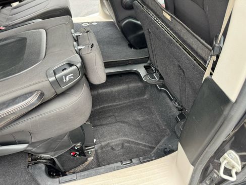 Used 2018 Chrysler Pacifica LX image 28