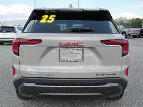 Used 2025 GMC Terrain Elevation w/ Elevation Premium Package AWD/4WD image 5