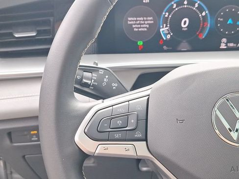 Used 2025 Volkswagen Tiguan SE w/ Panoramic Sunroof Package AWD/4WD image 20