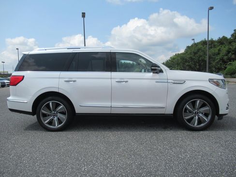 Used 2019 Lincoln Navigator Reserve AWD/4WD image 2