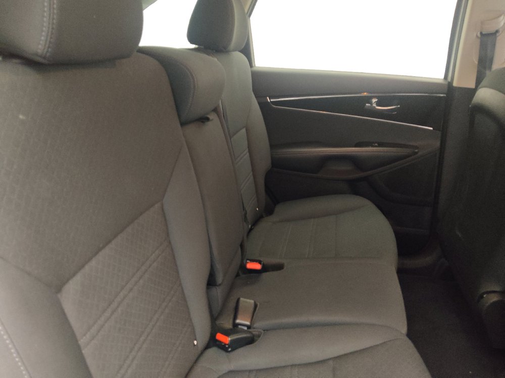 Used 2020 Kia Sorento L FWD image 19
