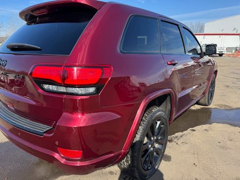 Used 2017 Jeep Grand Cherokee Altitude image 11