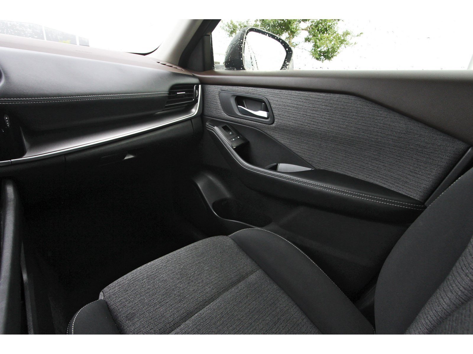 Used 2021 Nissan Rogue SV AWD/4WD image 14