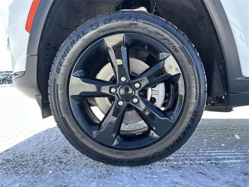 Used 2021 Jeep Grand Cherokee L Laredo image 11