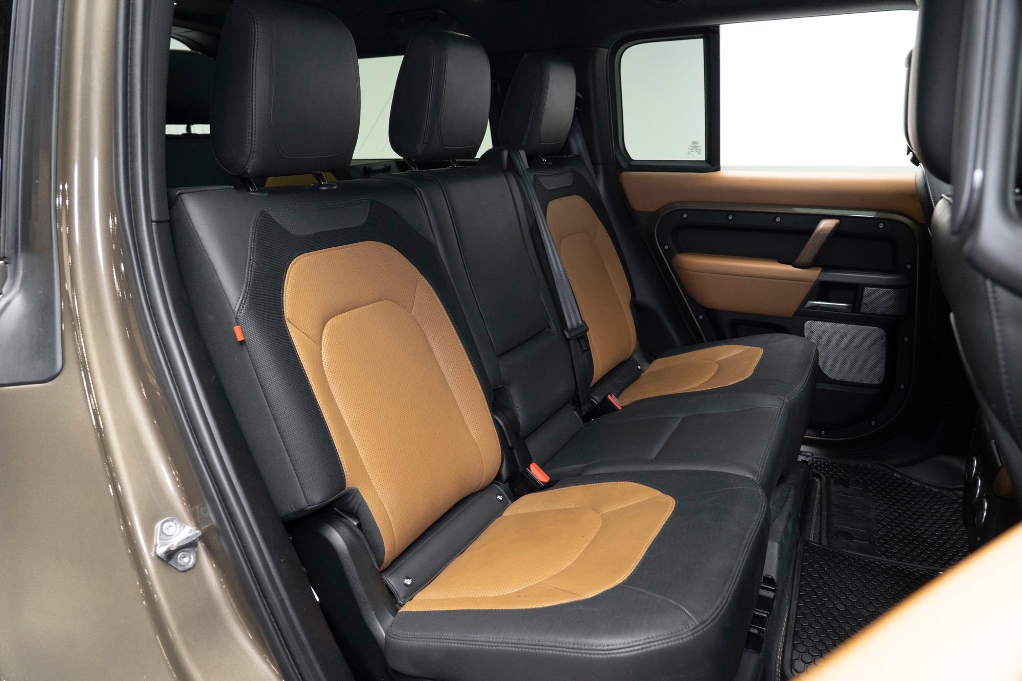 Used 2023 Land Rover Defender 130 X-Dynamic SE AWD/4WD image 69