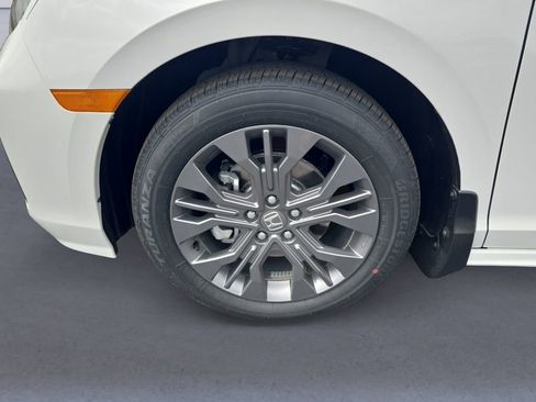 New 2026 Honda Odyssey Touring image 9