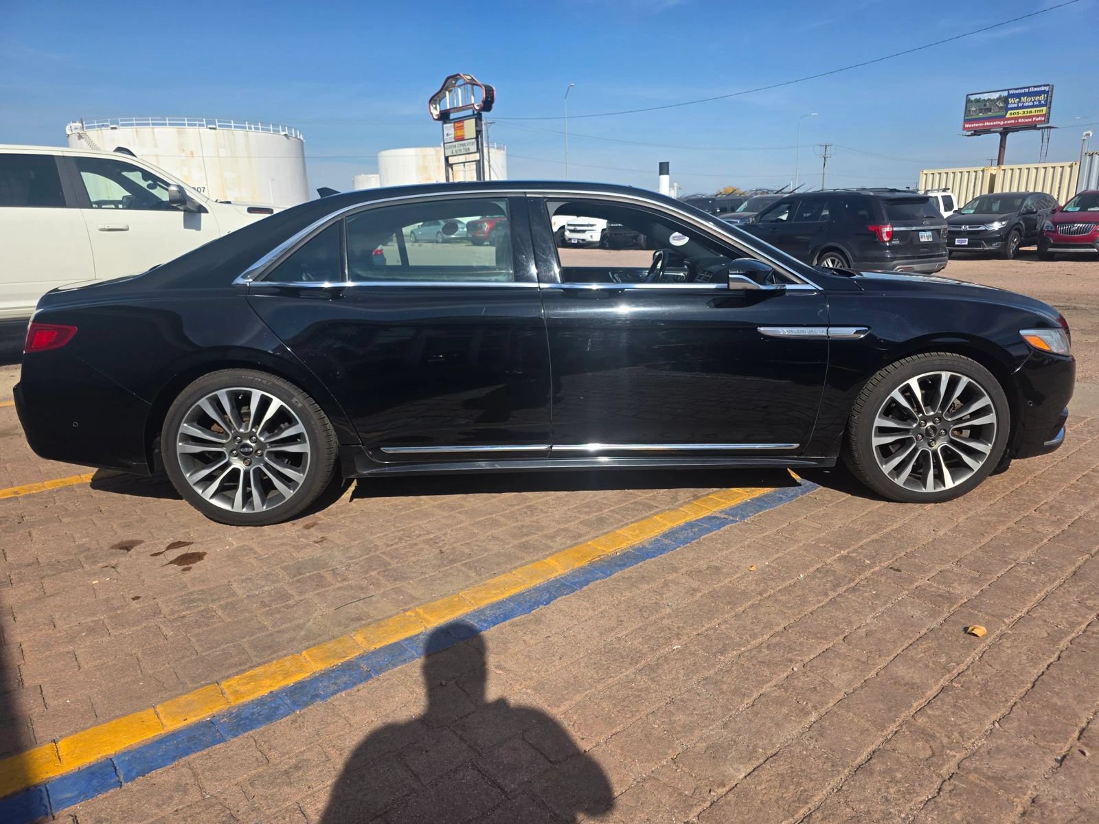 Used 2018 Lincoln Continental Reserve AWD/4WD image 4