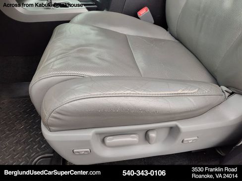 Used 2016 Toyota Sequoia Platinum image 17