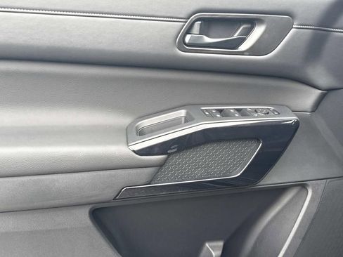 New 2026 Nissan Pathfinder S image 18