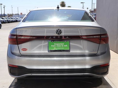 Used 2025 Volkswagen Jetta SE FWD image 4