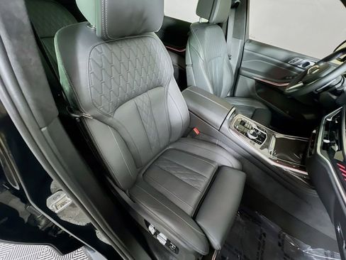 Used 2025 BMW X7 M60i w/ Executive Package image 31