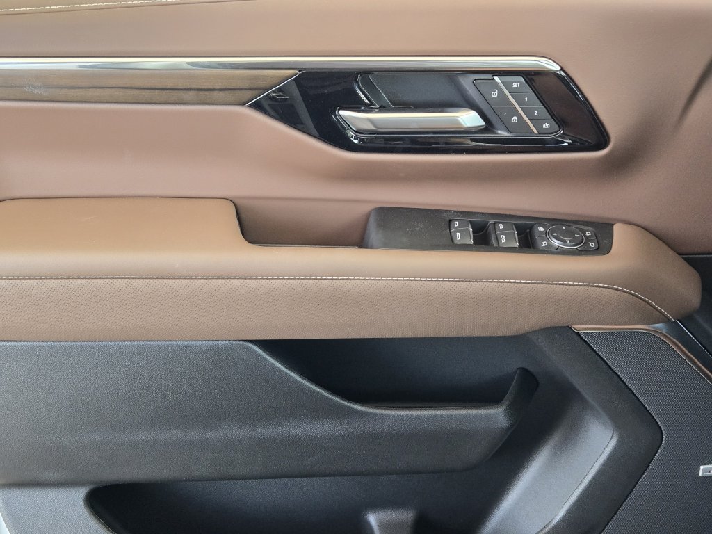 New 2026 Chevrolet Tahoe High Country AWD/4WD image 19