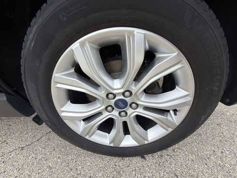 Used 2020 Ford Edge Titanium w/ Equipment Group 301A AWD/4WD image 5