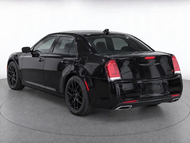 Used 2022 Chrysler 300 S RWD image 3