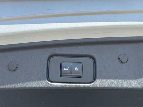 Used 2025 Nissan Pathfinder SV AWD/4WD image 33