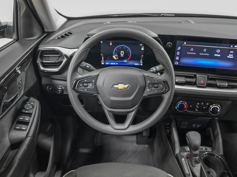 Used 2026 Chevrolet TrailBlazer LS w/ LS Convenience Package AWD/4WD image 16
