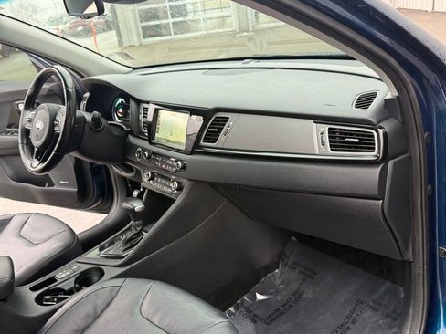Used 2018 Kia Niro Touring image 18