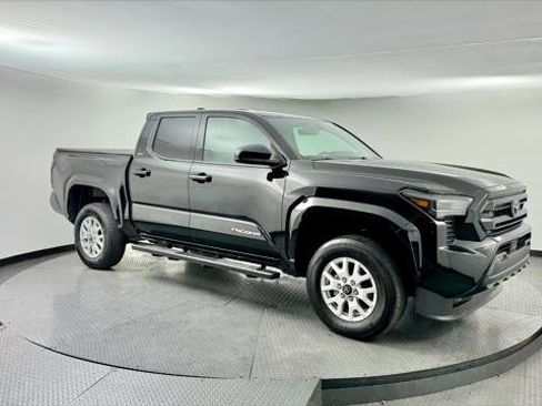 Used 2025 Toyota Tacoma SR5 image 11