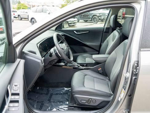 Certified 2024 Kia Niro EX Touring FWD image 11