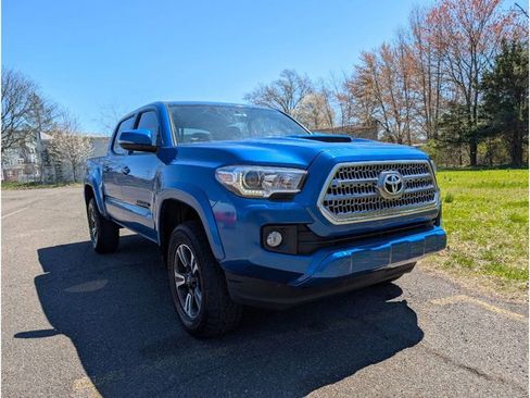 Used 2016 Toyota Tacoma TRD Sport w/ Towing Package image 3