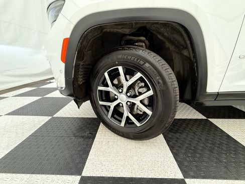 Used 2024 Jeep Grand Cherokee L Limited w/ Luxury Tech Group II image 11