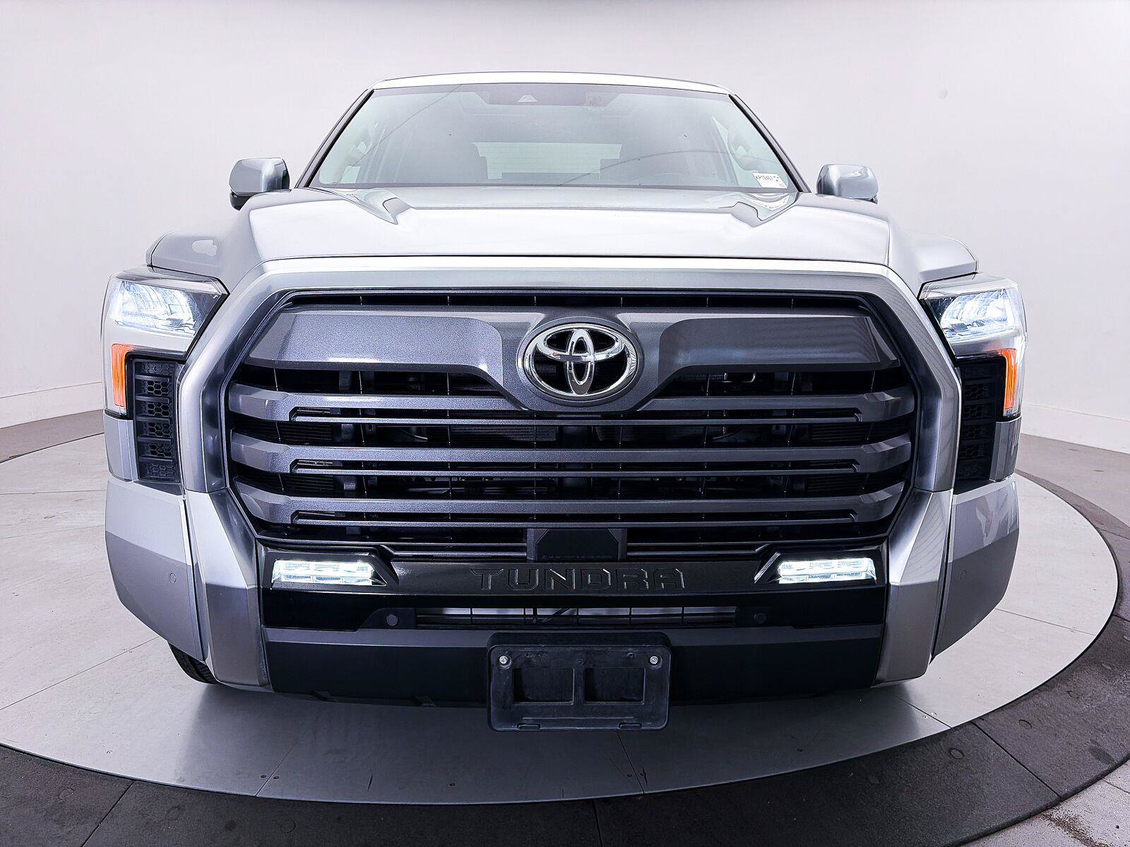 Used 2024 Toyota Tundra Limited w/ Power Package AWD/4WD image 12