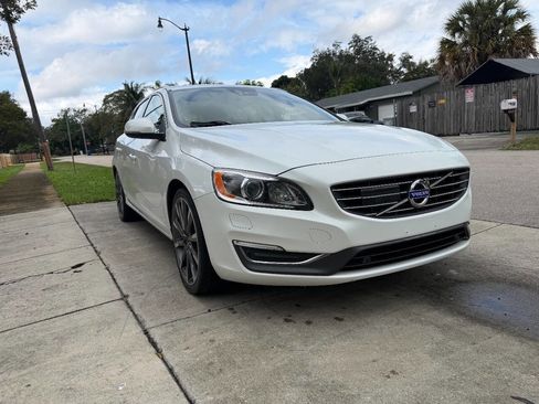 Used 2015 Volvo V60 T5 Platinum image 4