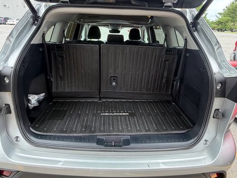 Used 2023 Toyota Highlander XLE AWD/4WD image 45