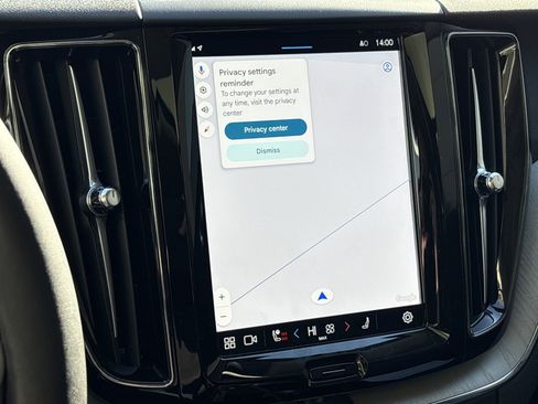 Used 2025 Volvo XC60 B5 Plus image 24