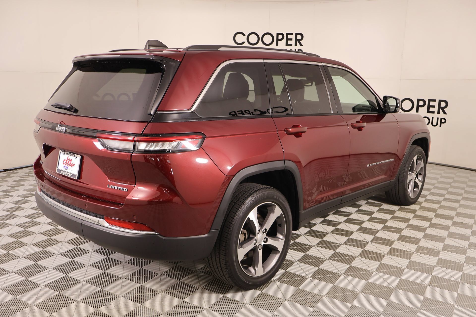 Used 2023 Jeep Grand Cherokee Limited w/ Trailer Tow Prep Group (B) AWD/4WD image 21
