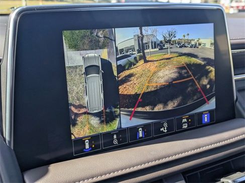 Used 2023 GMC Yukon SLT w/ SLT Luxury Package image 27