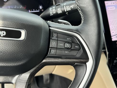 Used 2022 Jeep Grand Cherokee Limited image 31