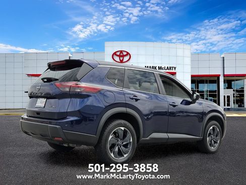 Used 2024 Nissan Rogue SV AWD/4WD image 5