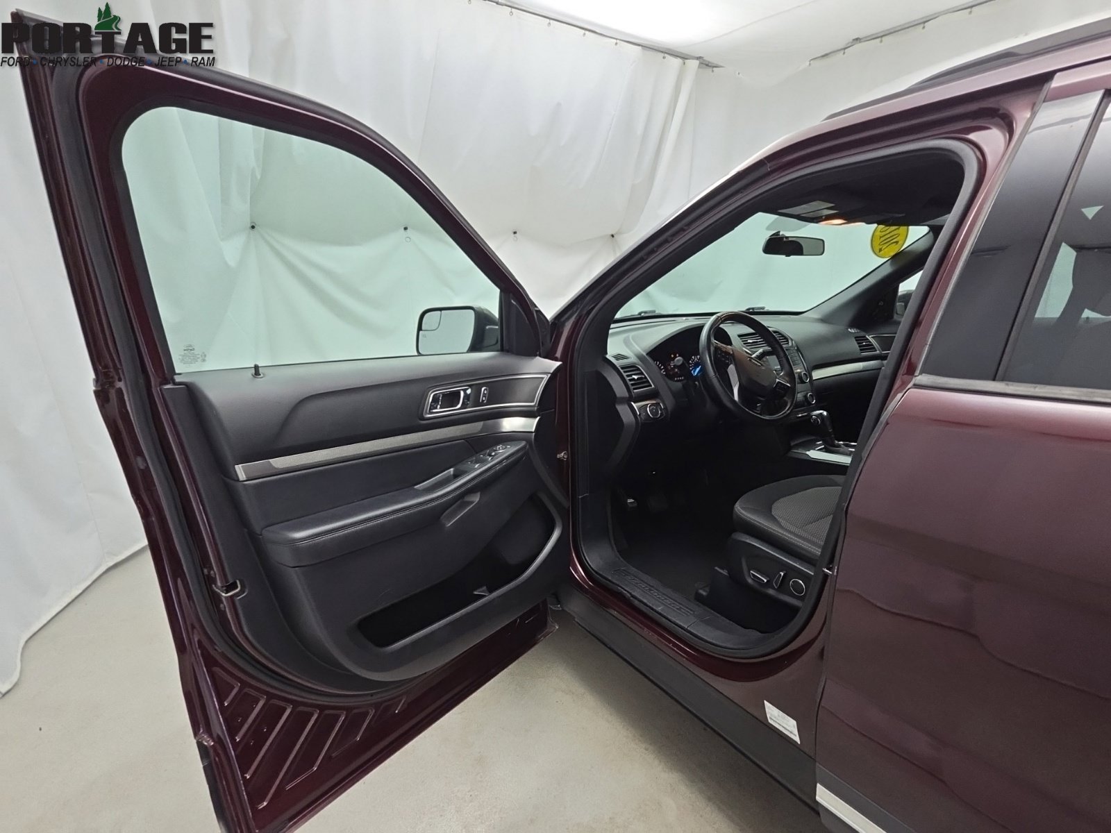 Used 2018 Ford Explorer XLT AWD/4WD image 14