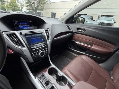 Used 2017 Acura TLX V6 SH-AWD w/ Advance Package image 18