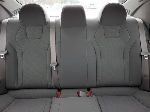 Used 2024 Hyundai Elantra SE image 14