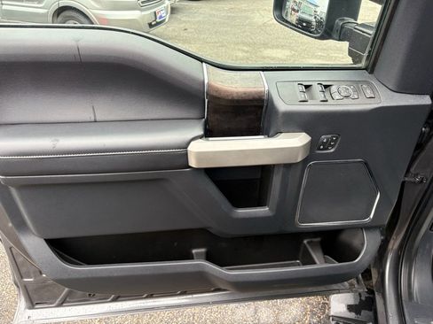 Used 2022 Ford F250 Lariat w/ Lariat Ultimate Package image 9