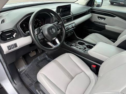 Certified 2025 Honda Pilot Touring image 12